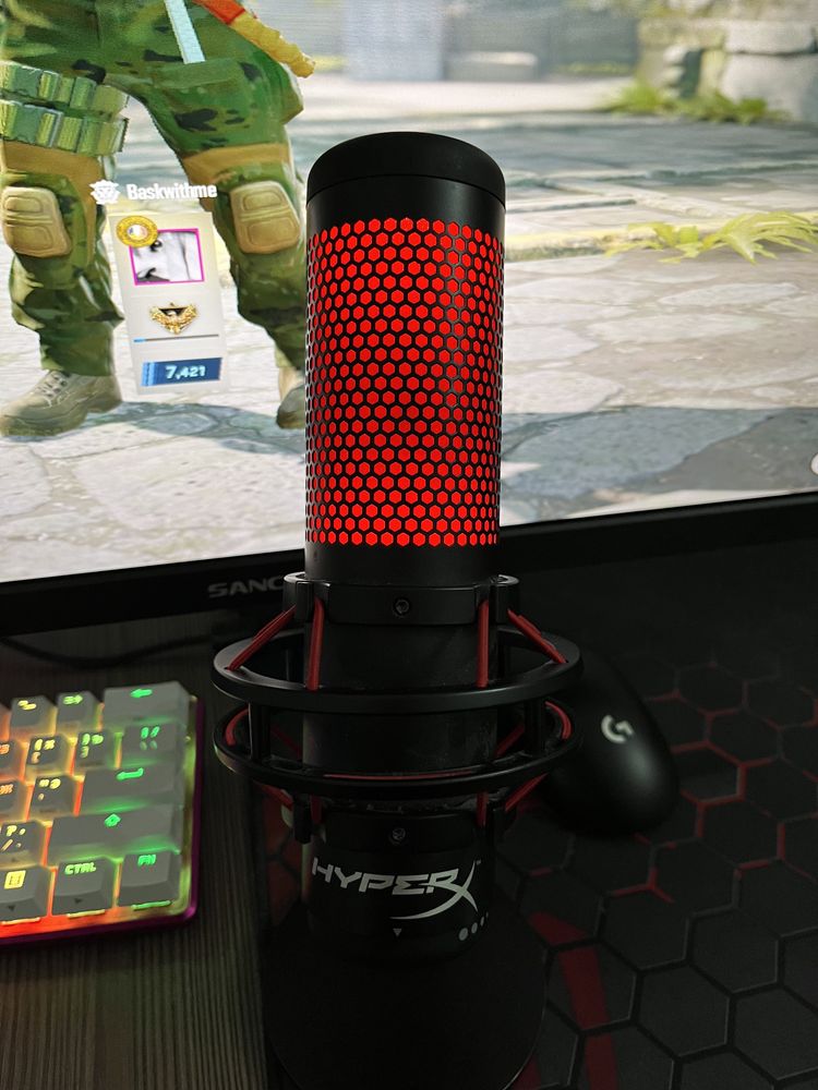 HyperX Quadcast микрофон