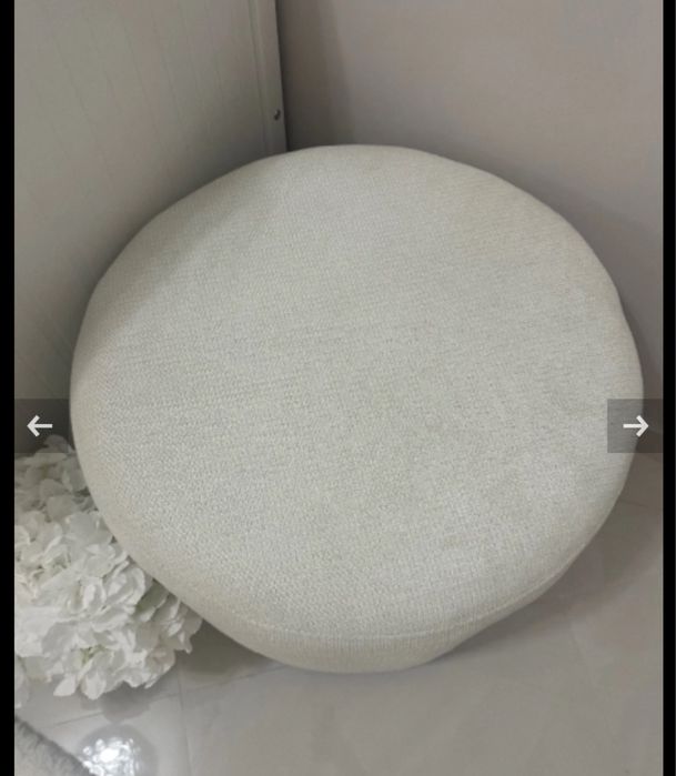 стол табуретка бежов