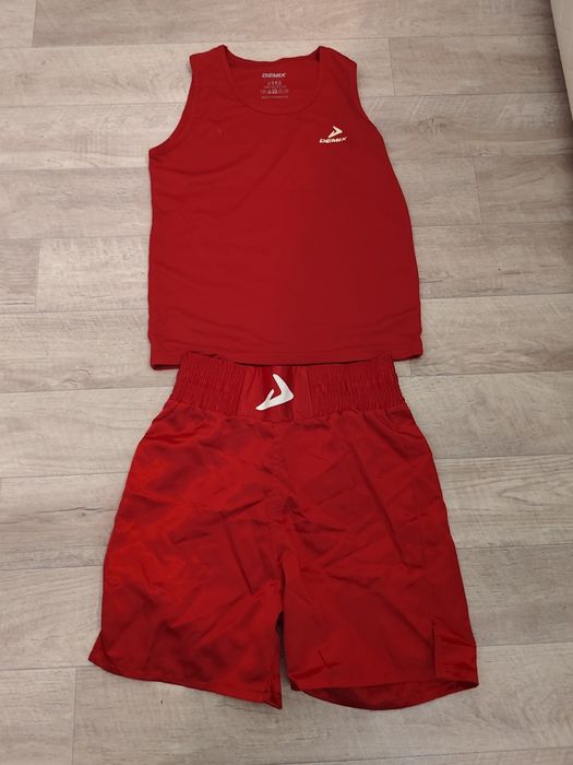 Продам для бокса турнира форму красная и синяя