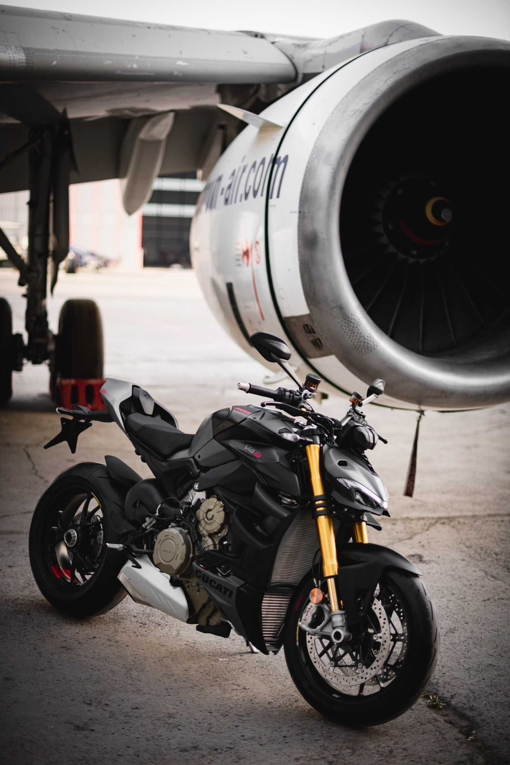 Ducati Streetfighter V4 S Grey Nero mototsikli Toshkentda