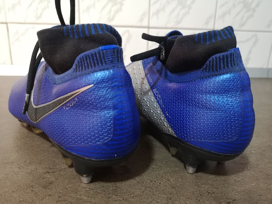 Vând ghete de fotbal profesionale Nike Phantom Elite ACC DF SG-PRO