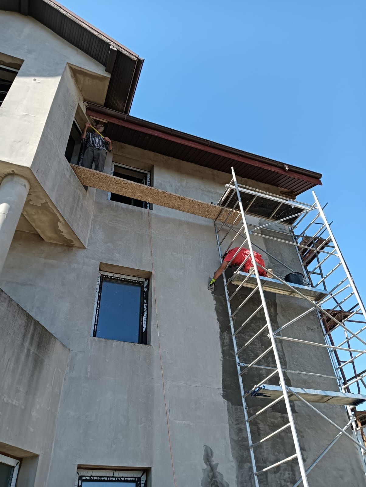 Montatori acoperișuri și construcții terase și foișoare