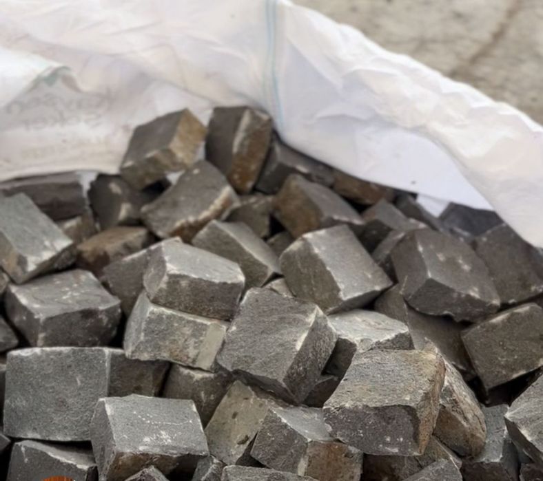 Piatra cubica naturala pentru trafic greu, 10/10 oferim transport