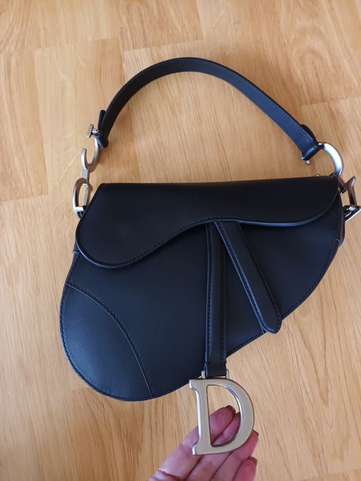 Dior чанти налични