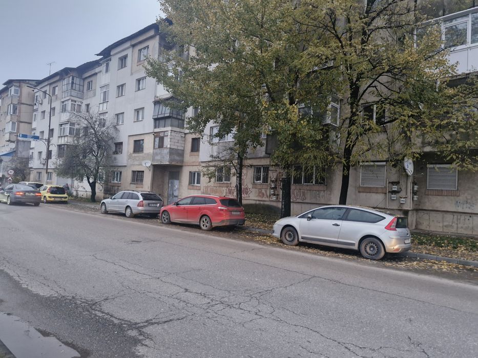 Apartament 2camere parter zona  intrare Pucioasa