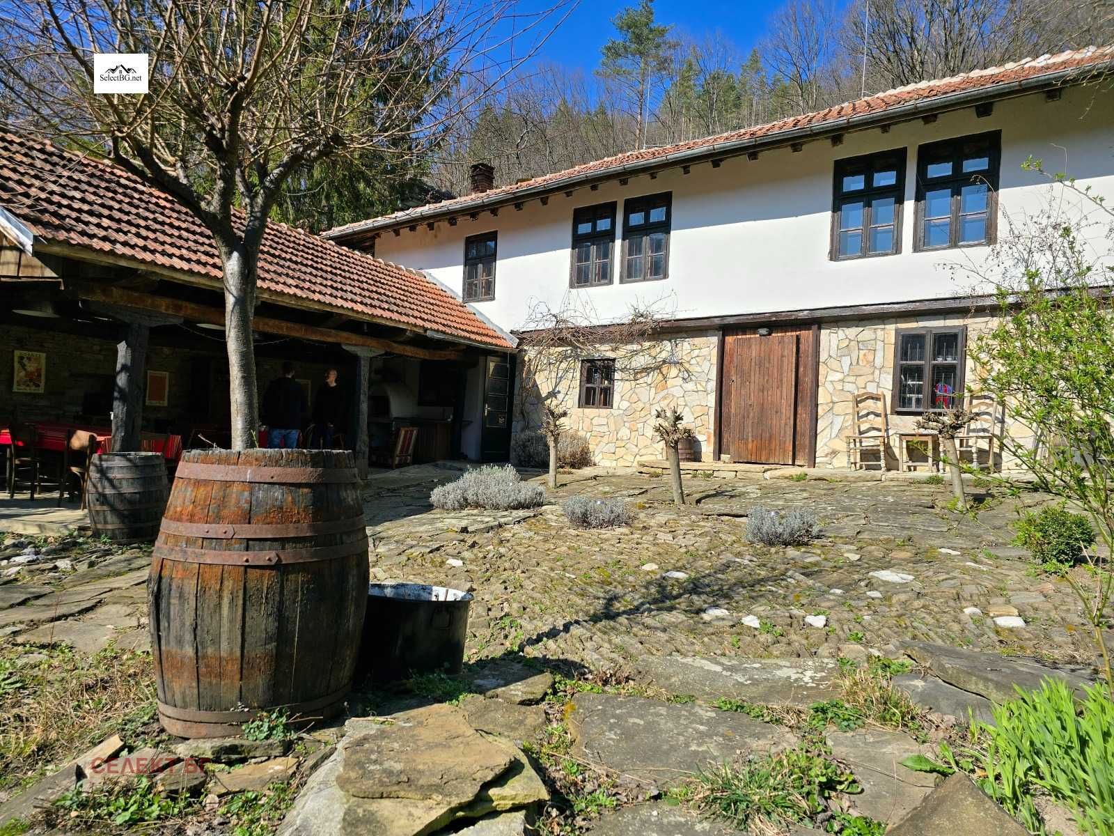 Хубав имот с успешно развит бизнес в Балкана край Габрово