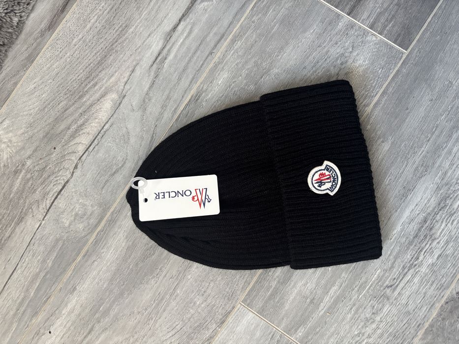 Fes/caciula Moncler diferite culori