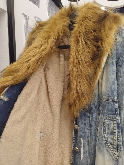 Vând geaca de blugi