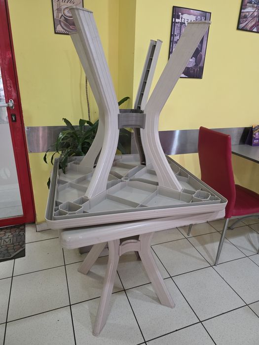 Пластмасови маси и столове - здрави