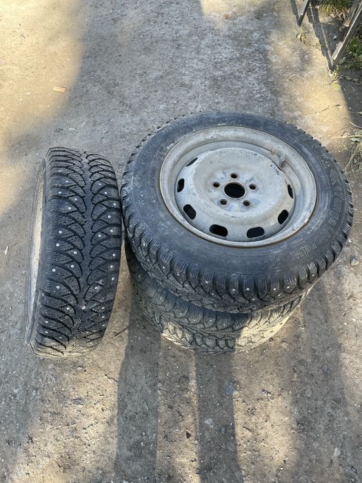 Продам комплект зимних колес