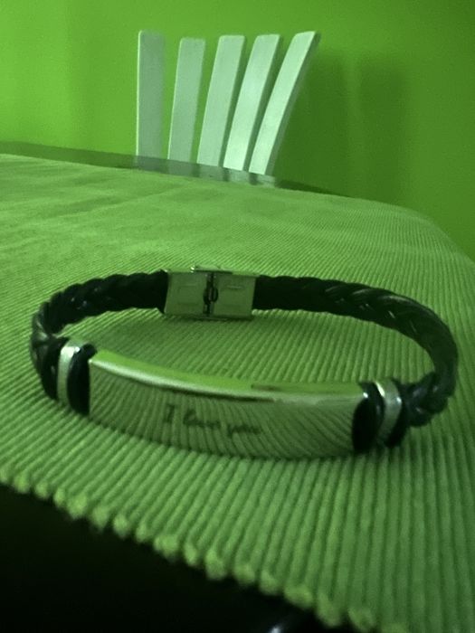 Кожена гривна с надпис