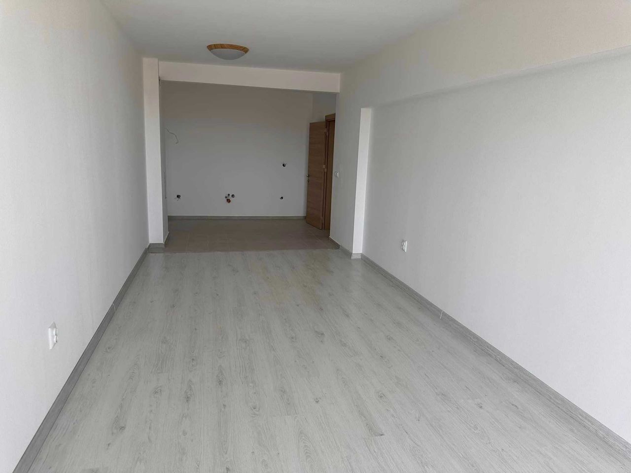 Продава се Двустаен апартамент в с. Шкорпиловци, Област Варна - 83 кв.м за 838 €/кв.м - Снимка #13