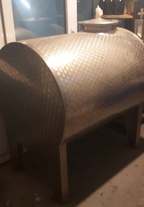 Cisterna  inox  alimentar de calitate 500 litri 2 guri de vizitare