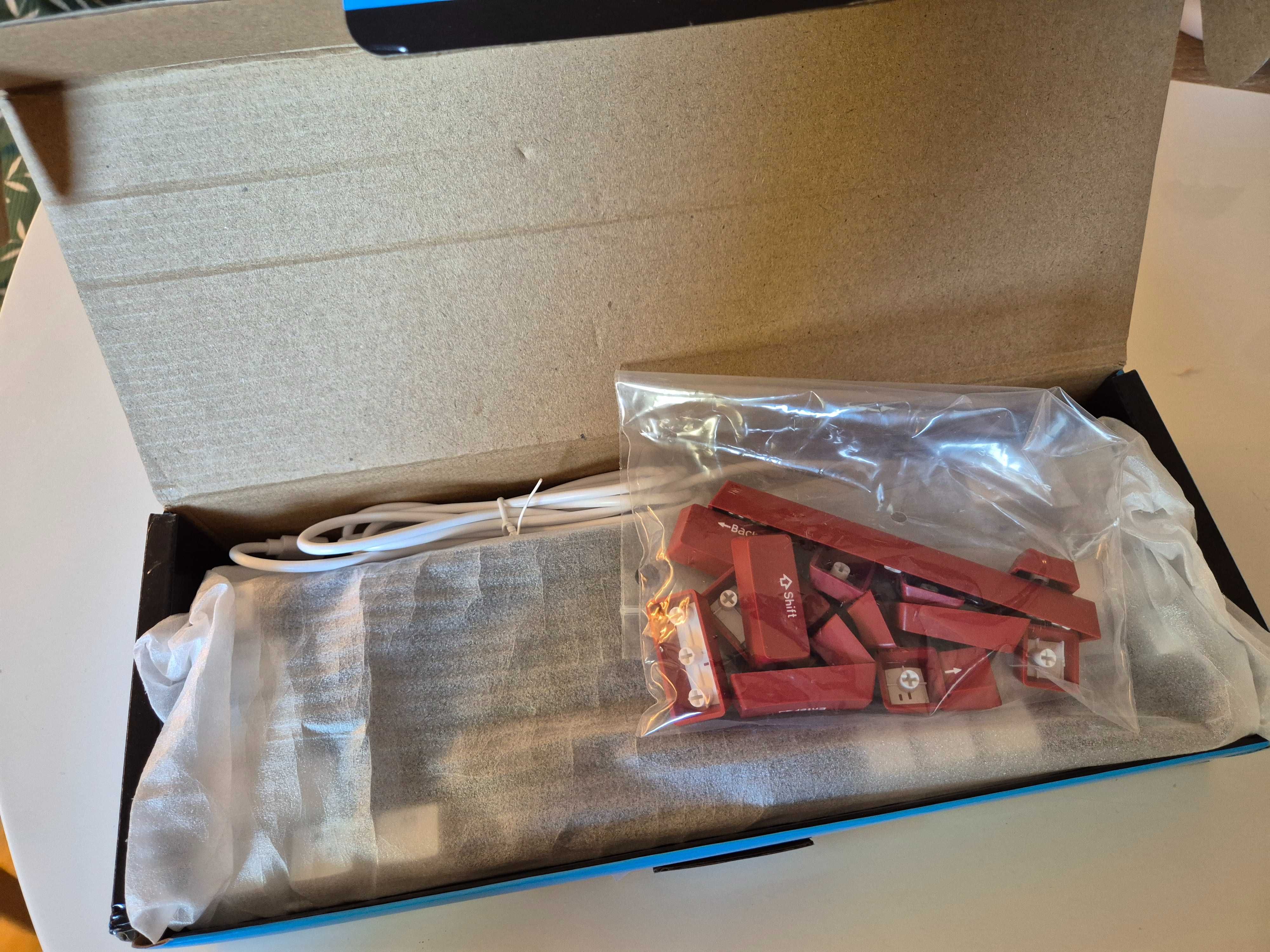 Vand tastatura mecanica gaming MK-BOX, lumini LED, noua & nefolosita