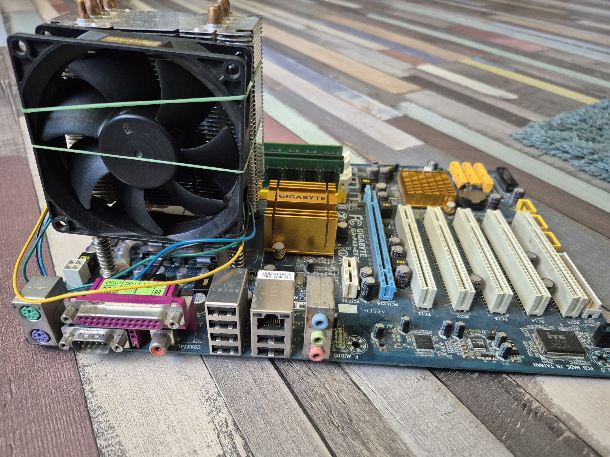 GIGABYTE дъно процесор и рам LGA775