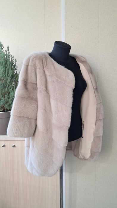 Haina blana vizon , Haină blană nurcă impecabila, m.S-L