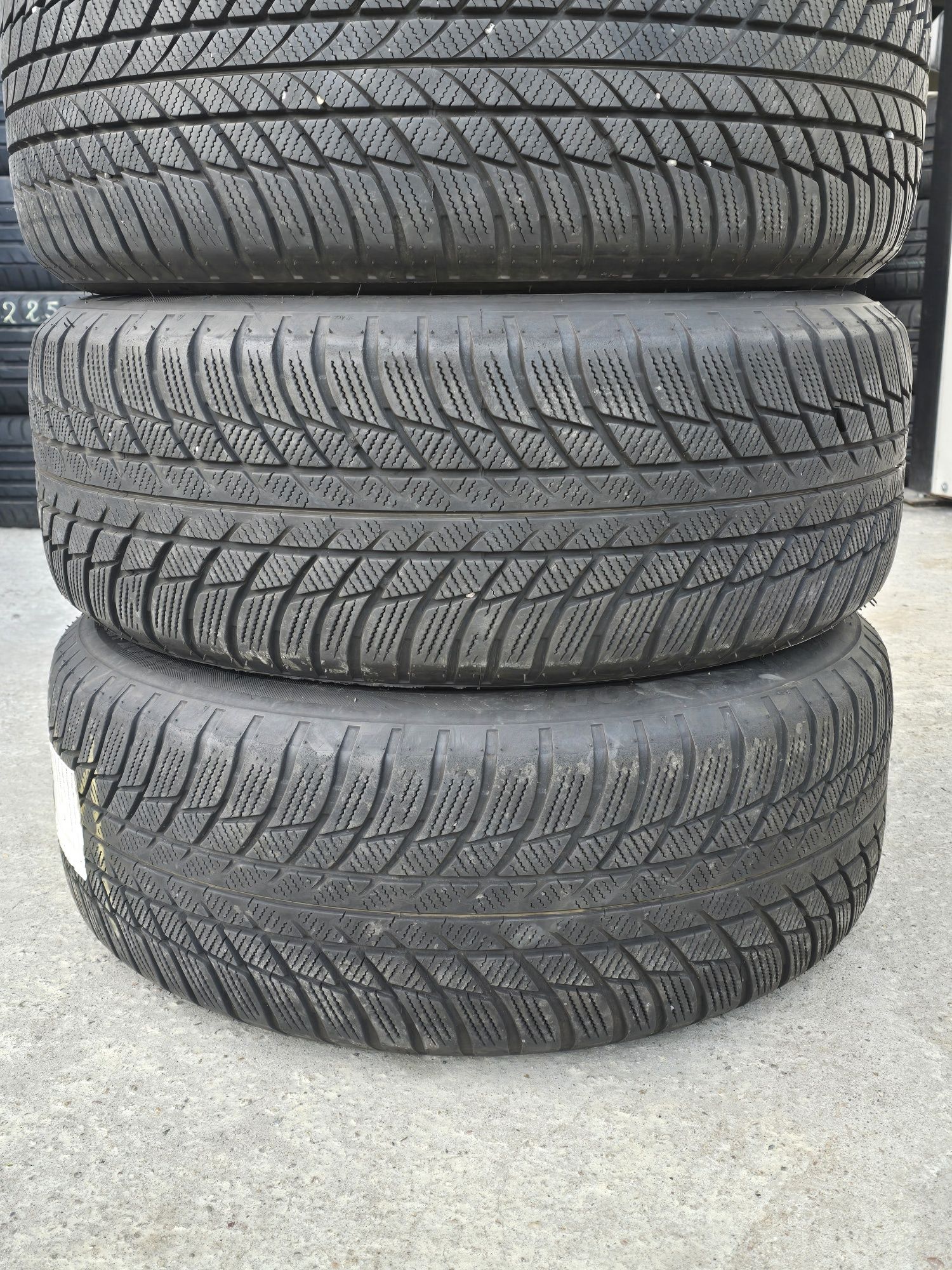 4 Броя 225/55/17 Bridgestone 2x8mm 2x6mm RunFlat