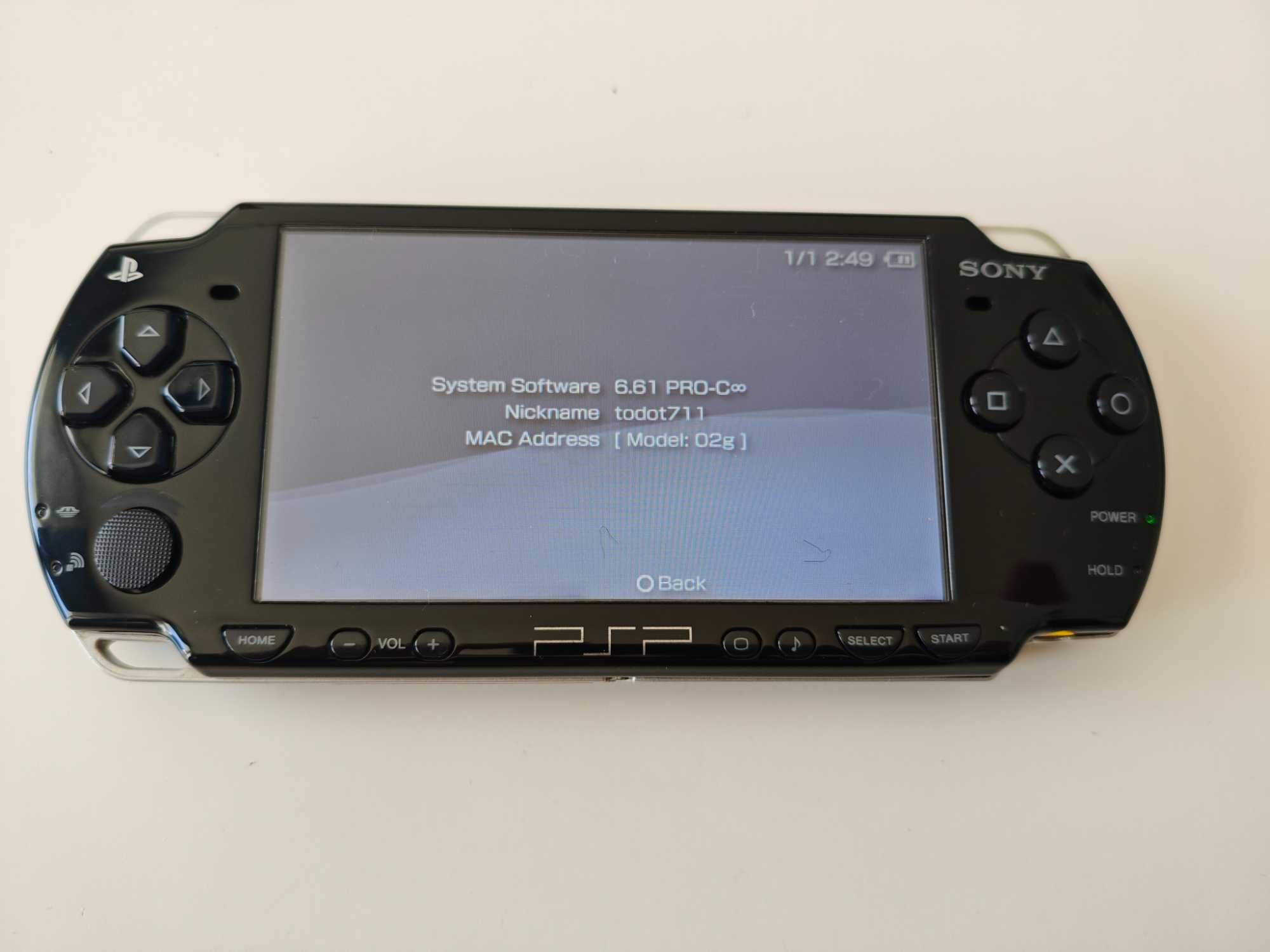 Sony PSP 2000 Playstation Portable - качени много игри