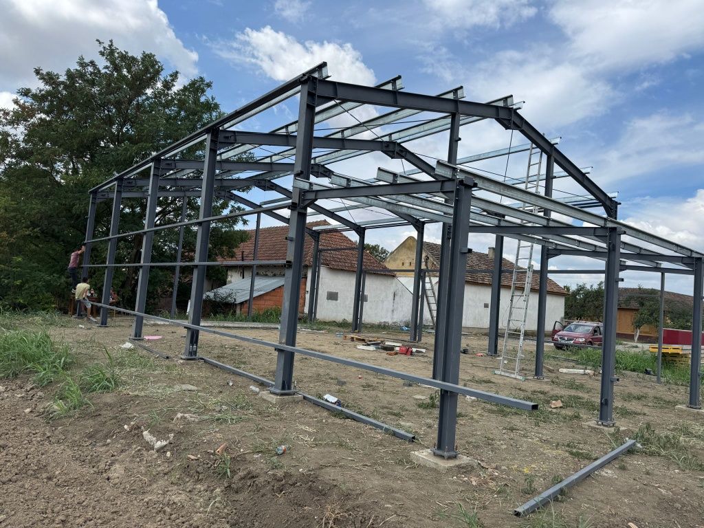 Vand structuri și hale metalice.
Avem pe stoc diferite dimensiuni și m