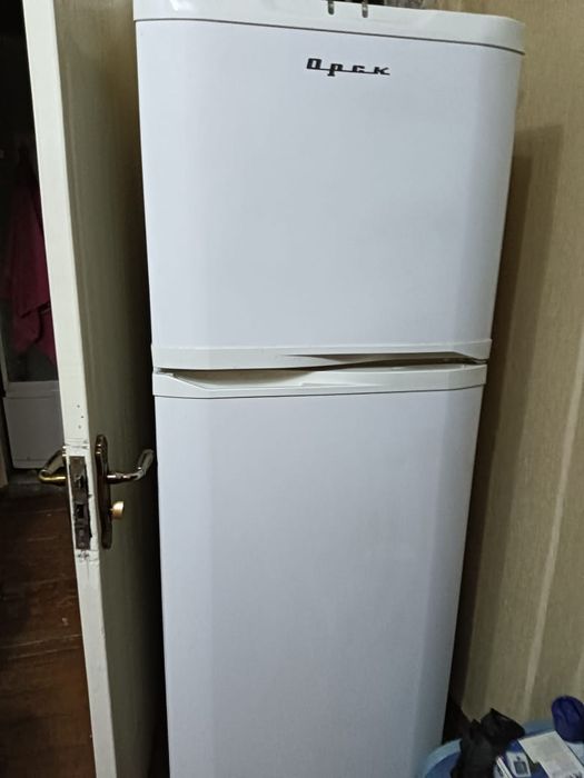 Продам холодильник рабочий но не морозит нужно фреон заправить