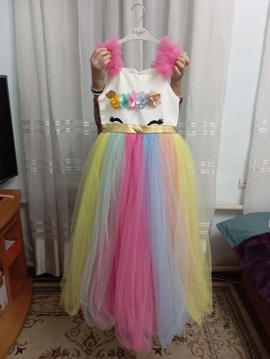 Нарядное платье на девочку