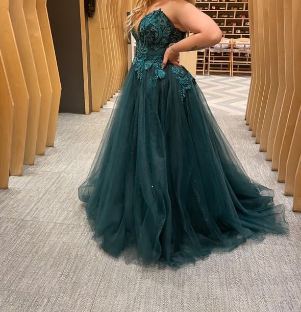 Бална рокля на Стоян Радичев