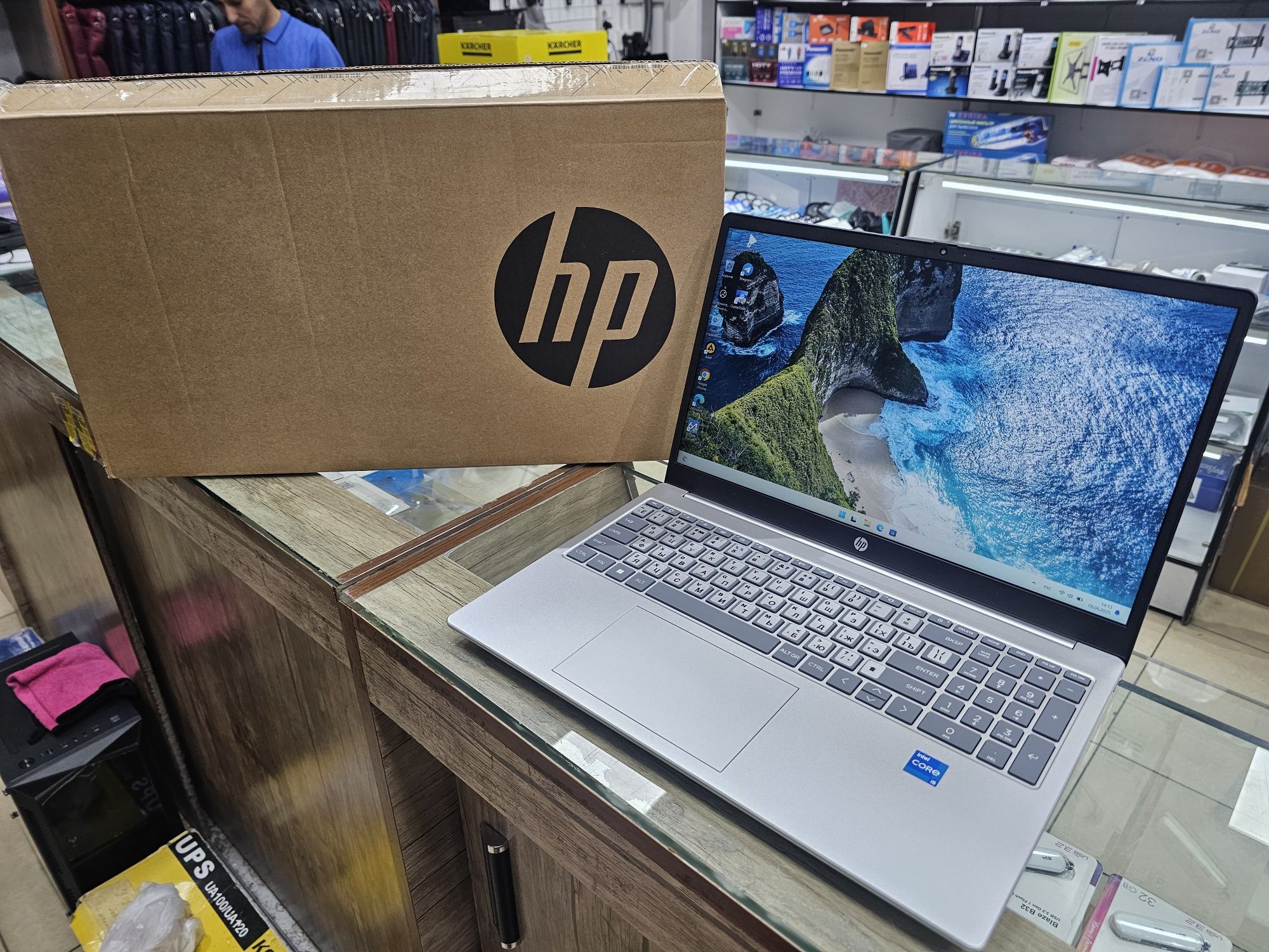 Почти новый HP Core i5 13-поколения
