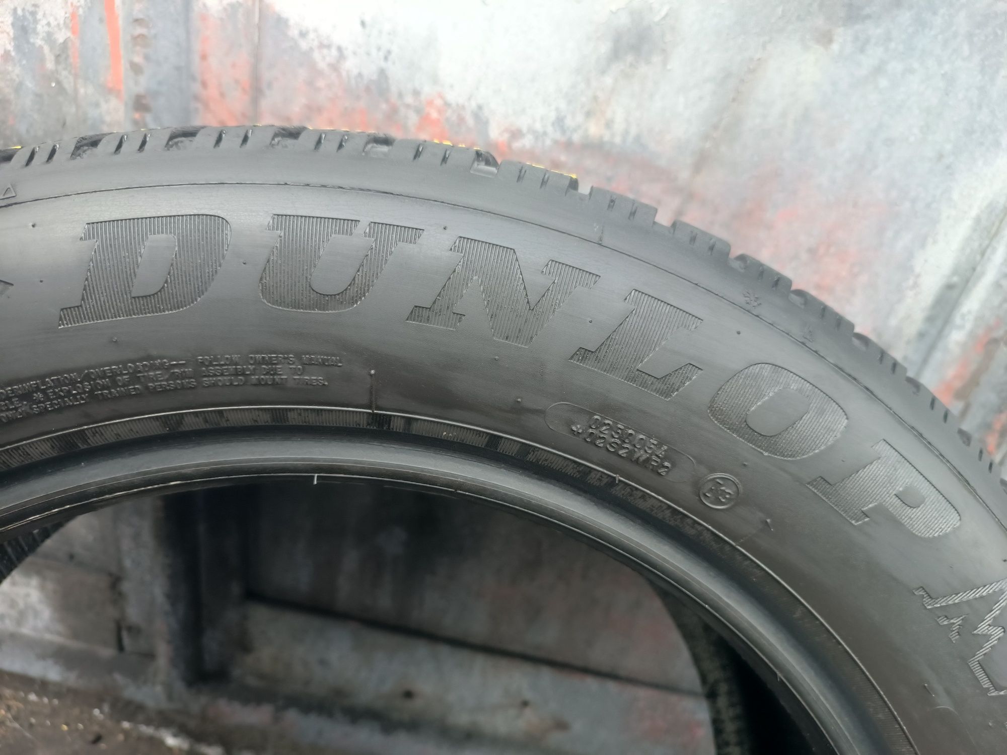 225/55/17 Dunlop Дот 4322