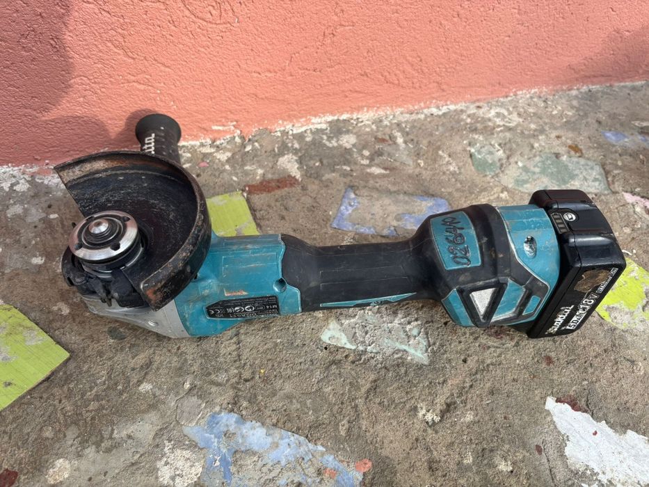 Flex pe acumulator makita 750 lei