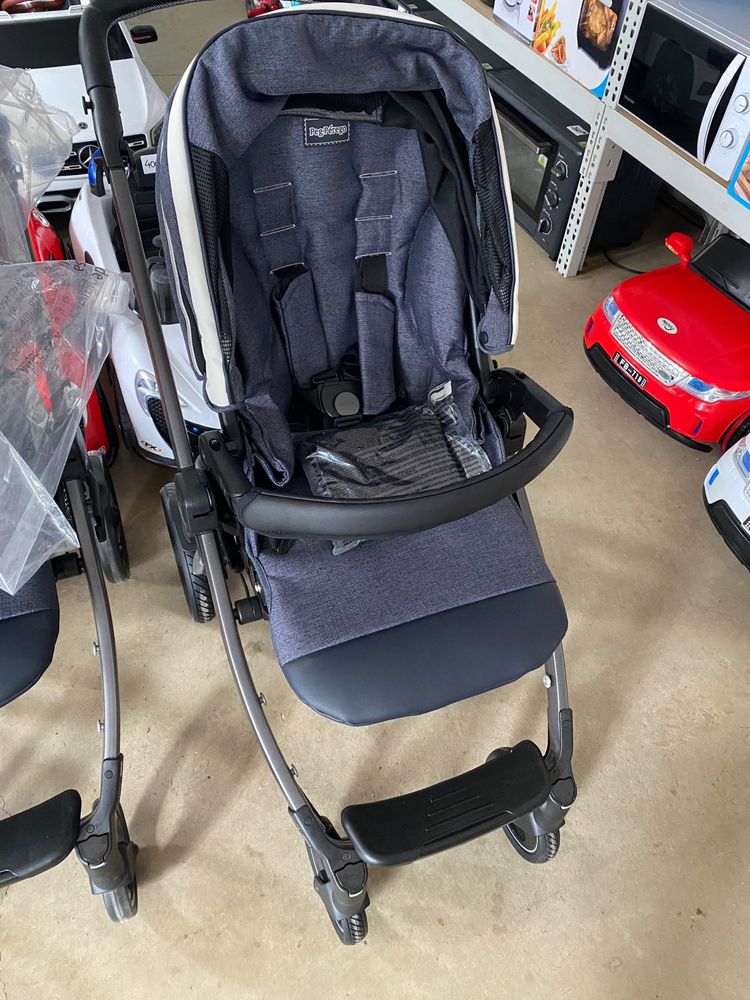 Vand carucior Peg Perego nou