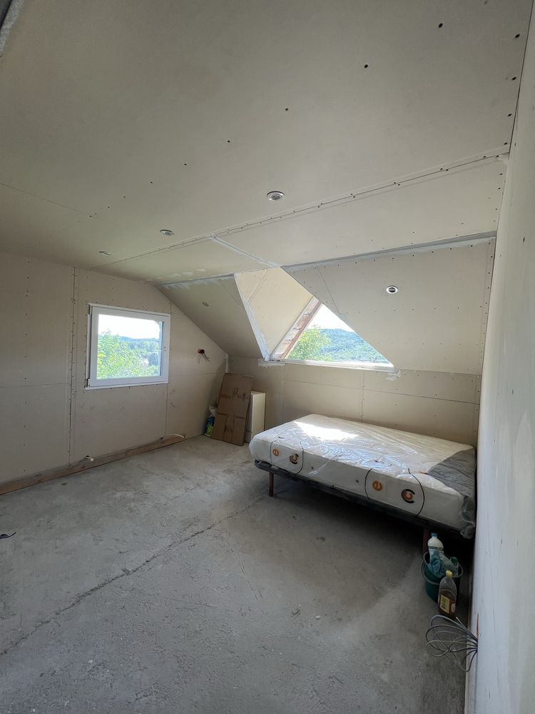 Casa+teren 6 camere+4 băi zona Pucioasa