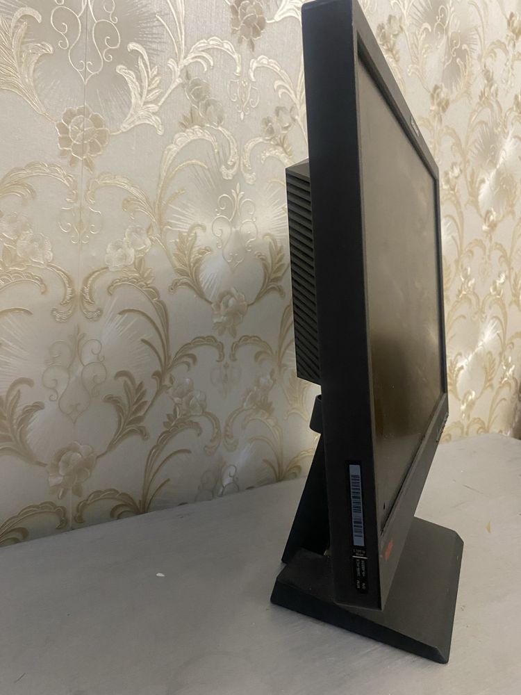 монитор Lenovo 22 инча LED