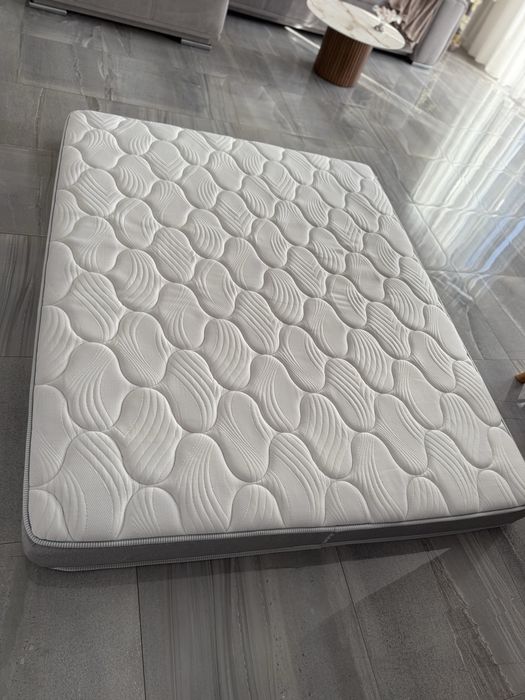 Saltea Dormeo 160x200 cm – spumă cu memorie – stare excelentă