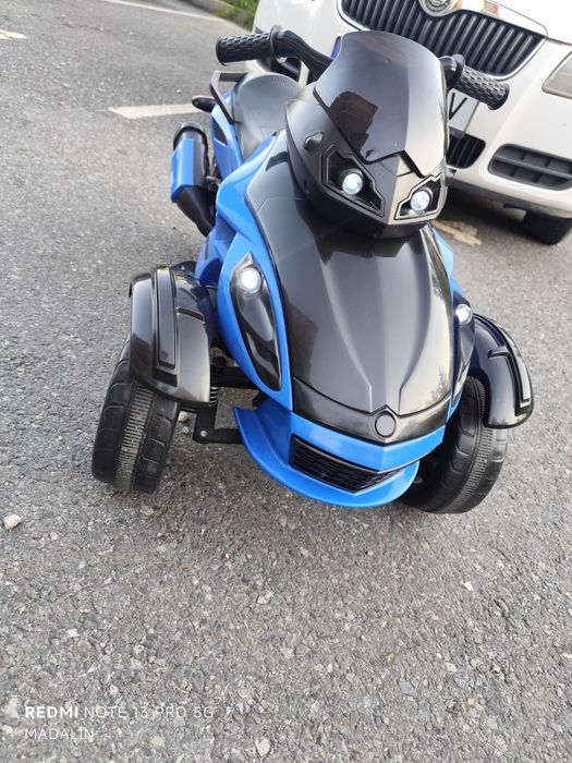 Vând motocicleta electrica