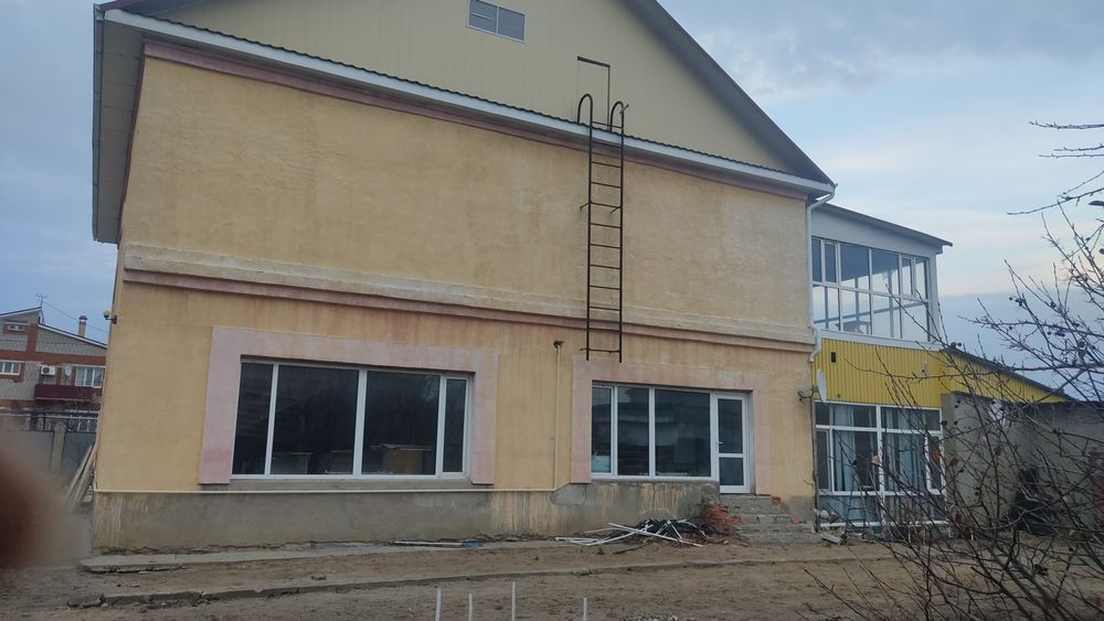 Продам коттедж с бассейном и баней и участок 20соток