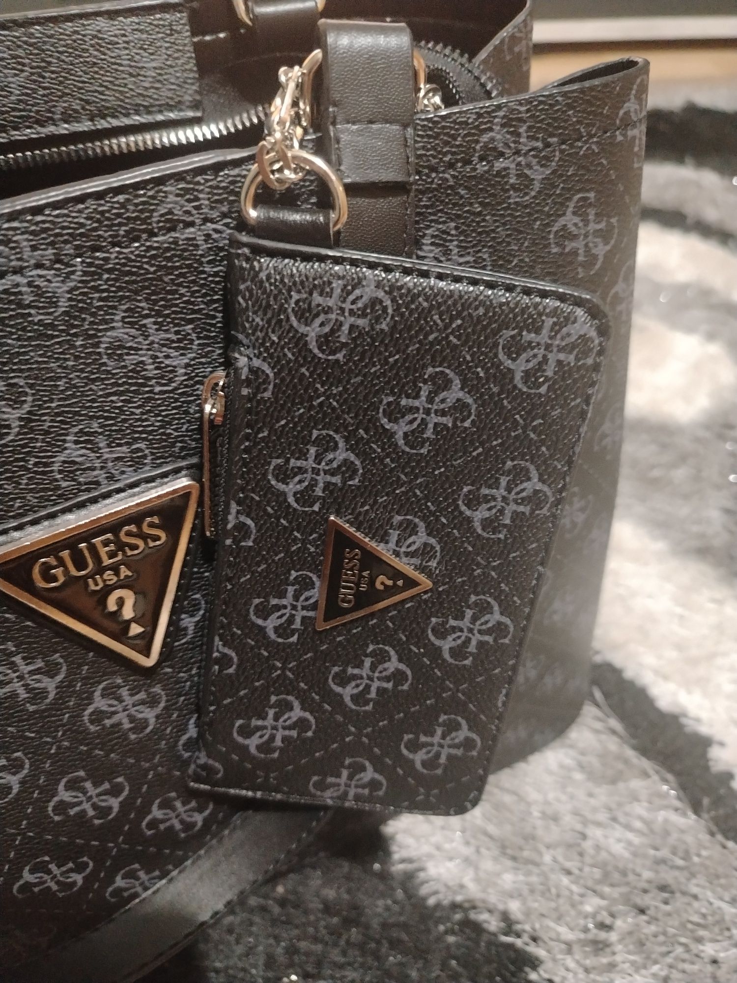 Дамска чанта Guess