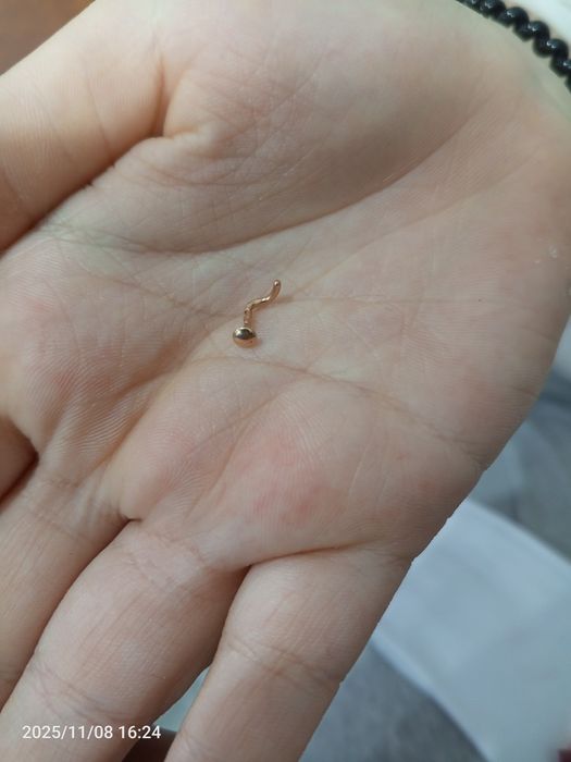 продам золотую серёжку для носа