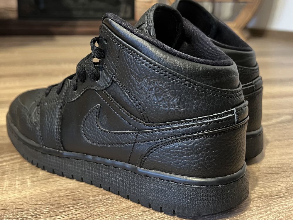 Air Jordan 1 Mid triple black… marime 38,5