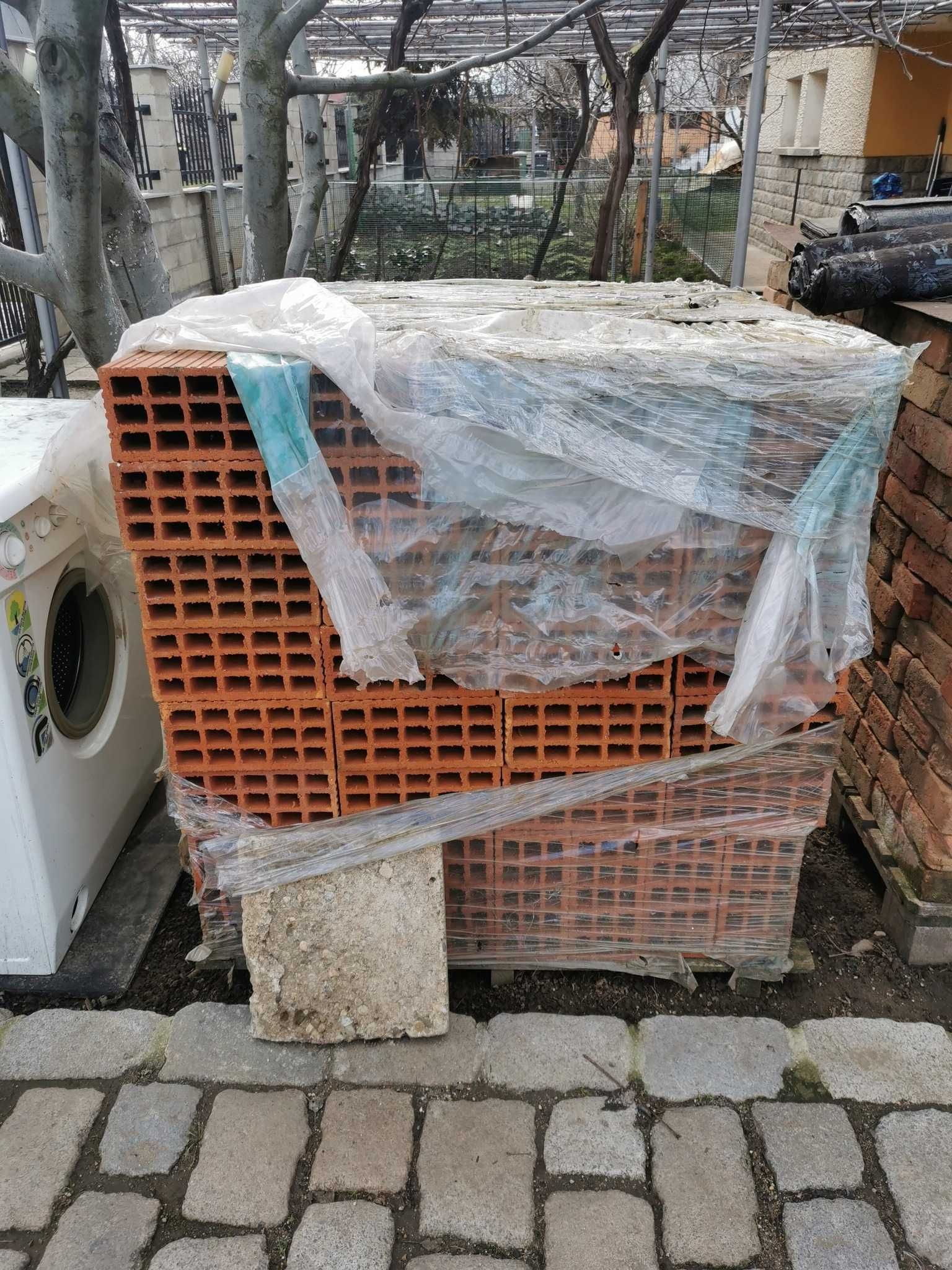 Продавам стари и нови тухли