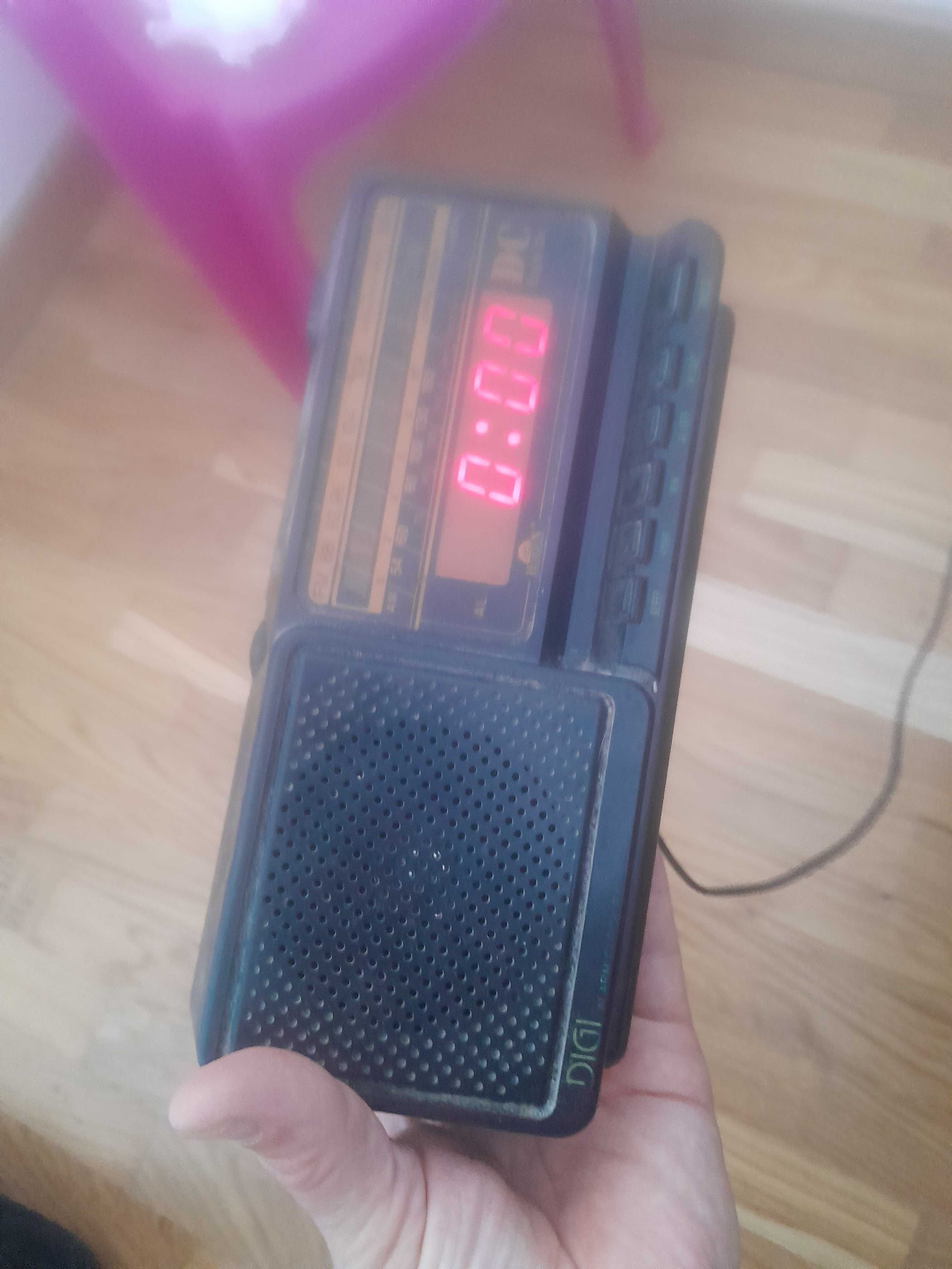 Radio cu ceas  si alarma