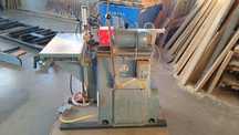 Mașină de găurit pentru lemn cu avans pneumatic