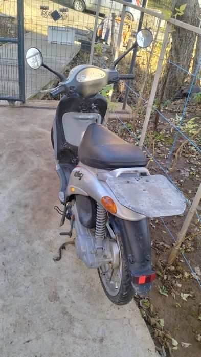 vând scuter Piaggio liberty 50cc