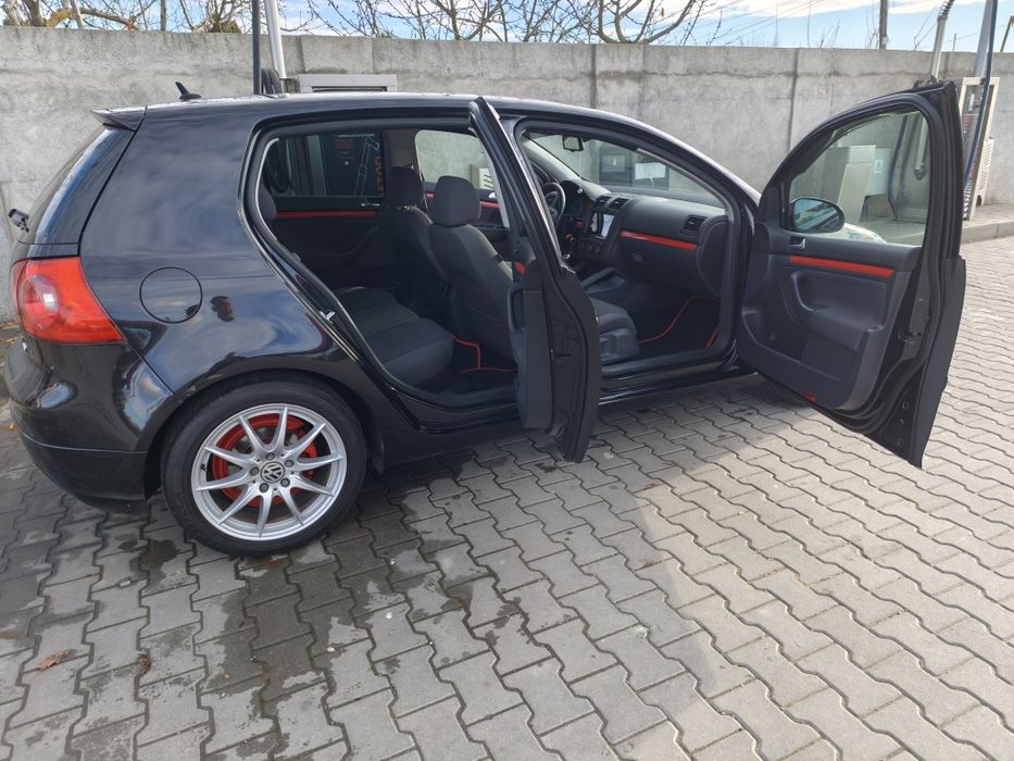 Golf 5 Sportline 2.0 TDI – trapa, xenon, scaune încălzite!