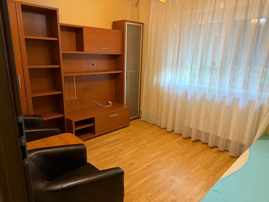 Ap zona Modern, S. Barnutiu (in spatele H. Strelitia)