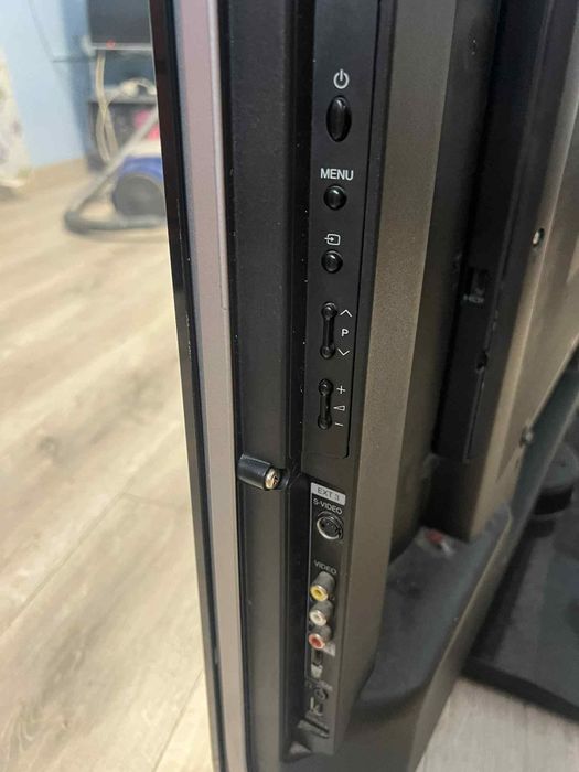 Televizor SHARP vând urgent