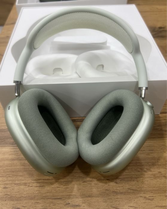 Airpods Max в зеленом цвете