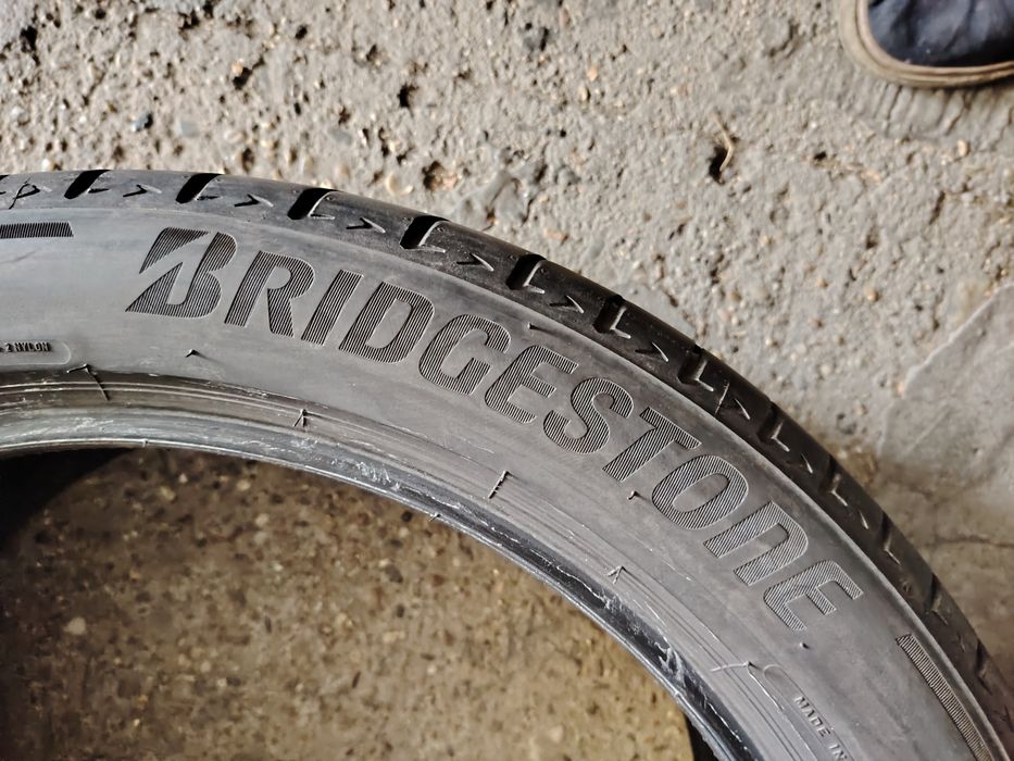 285/40 R21 Bridgestone Alenza de vara cu buză pt jante