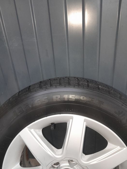 Jante aliaj 15 inch 5/100 cu anvelope de iarnă 195 65 15