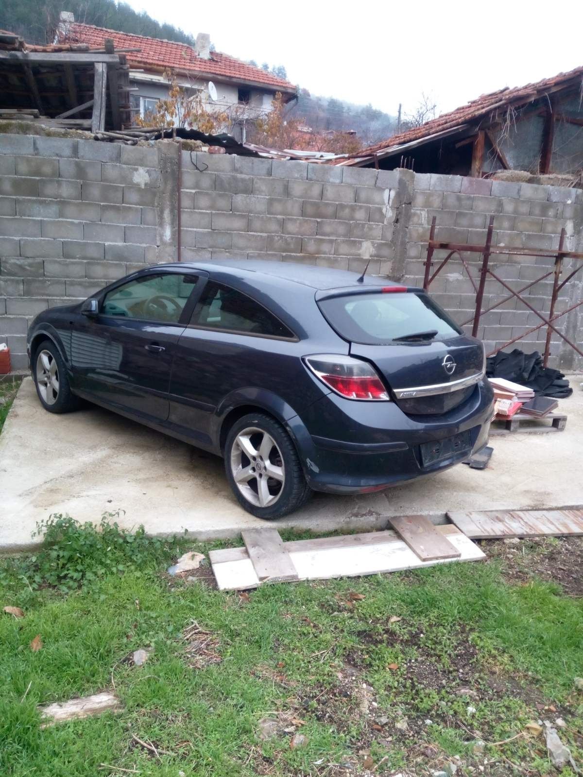 Opel Astra H на части !