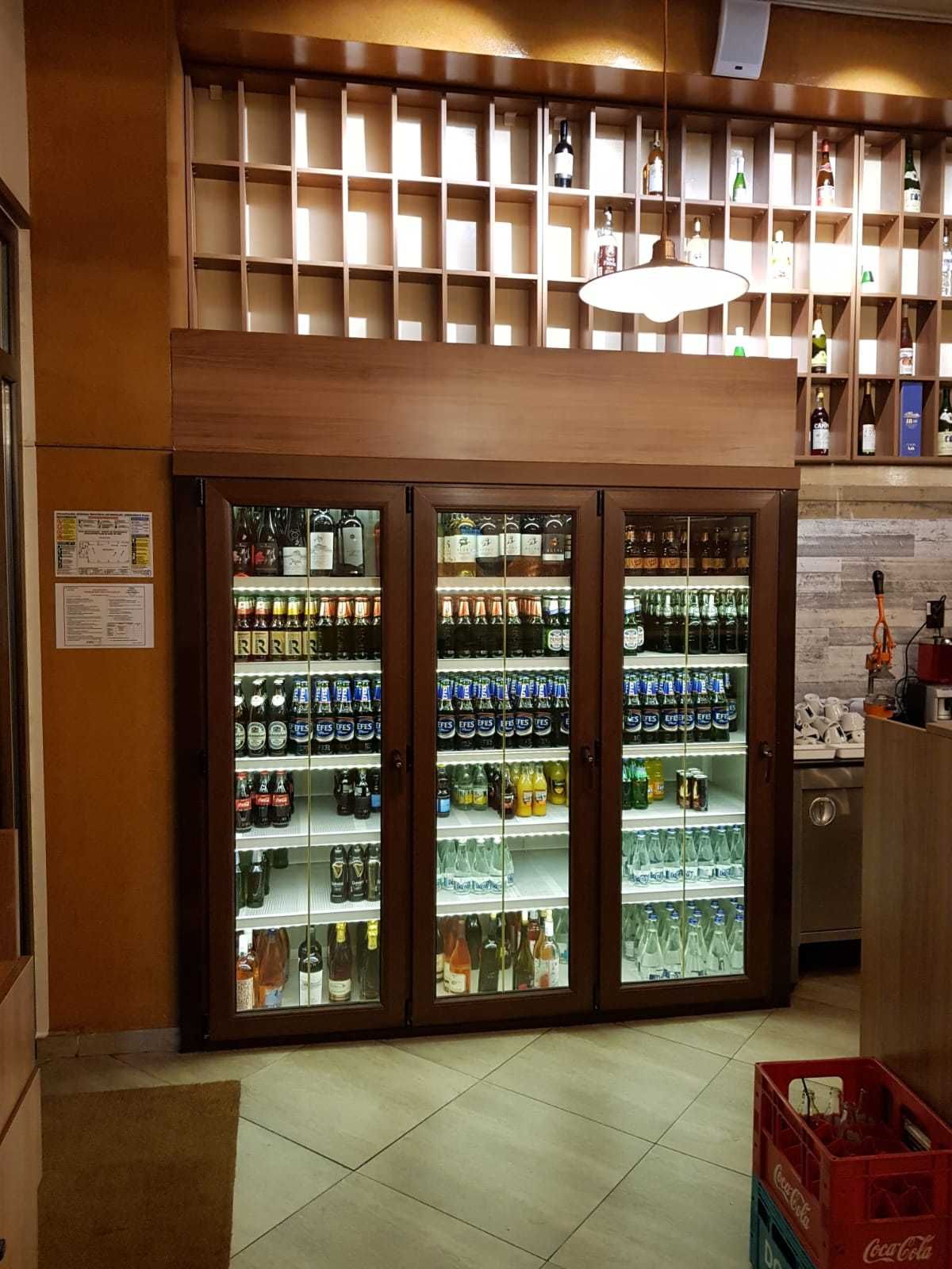 Vitrine sau rafturi frigorifice pentru bar, pub, restaurant